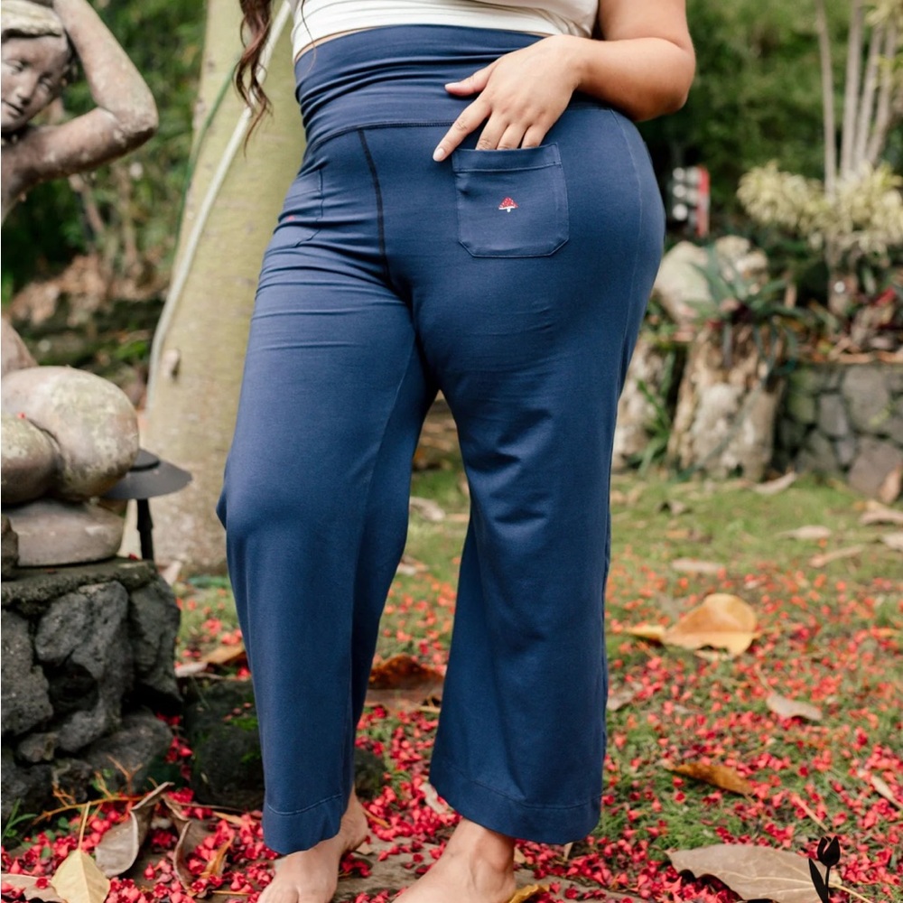 Women's High-Waist Wide-Leg Pants in Navy